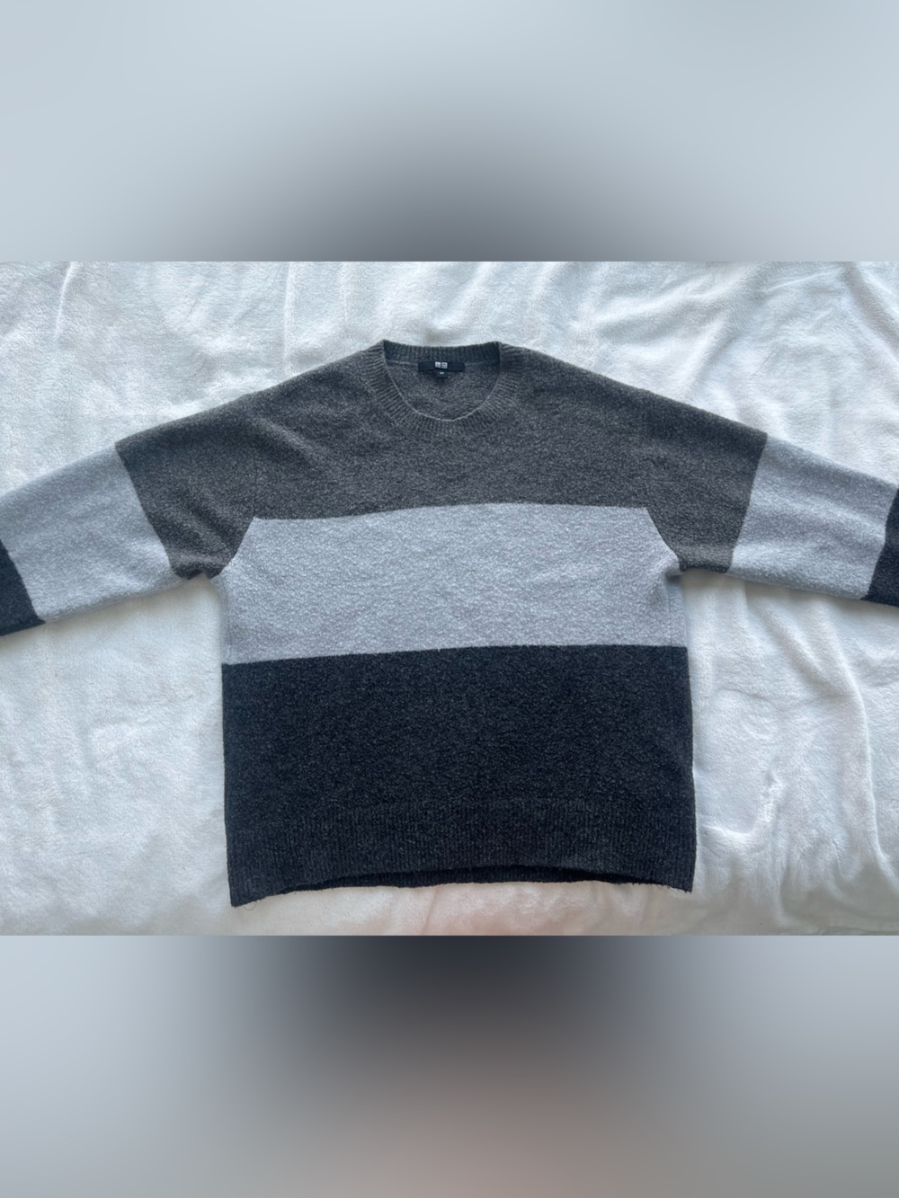 Uniqlo Colorblock Crewneck Sweater in Dark and Light Gray